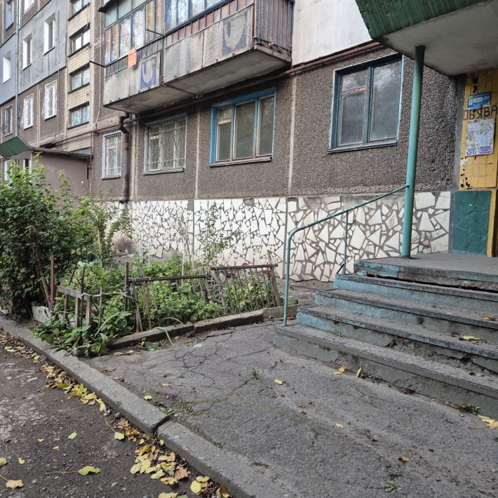 Продам 2х ком квартиру не дорого - фото 1