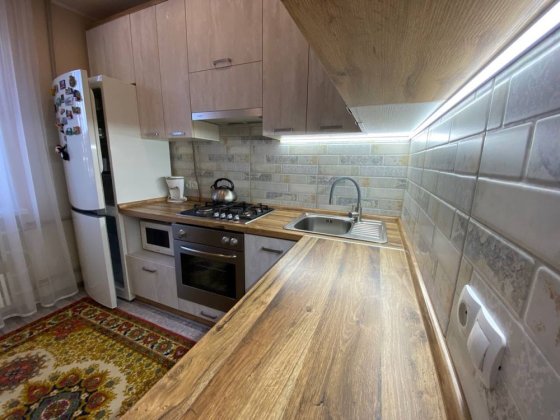 Продам 2-кімнатну , Лівий берег ( 4 мкр, Лагуна) Каменское