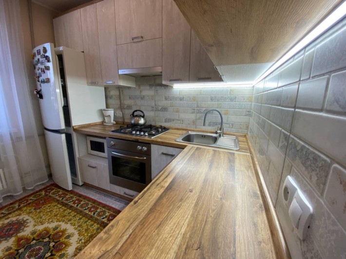 Продам 2-кімнатну , Лівий берег ( 4 мкр, Лагуна) - фото 1