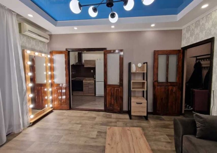 Тепла та затишна квартира з меблями в центрі - фото 1