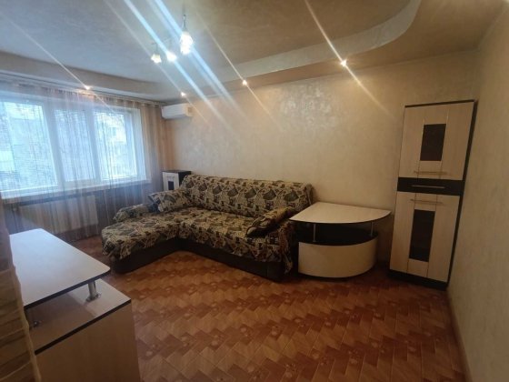 Продам 2-х комнатную на Черемушках Каменское