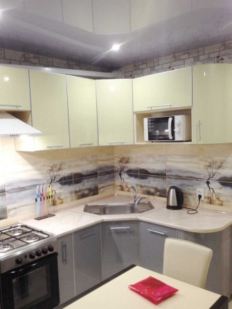 Продается 2х ком на у Моря! Очень хороший район! Ср\9эт! - фото 1