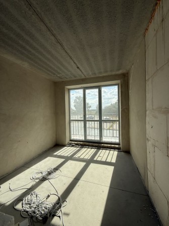 Однокімнатна квартира в новому будинку! - фото 1