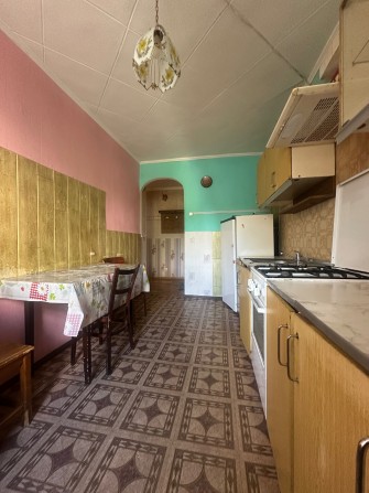 Продається 3-кімнатна в центрі міста (район ПДАТУ) - фото 1