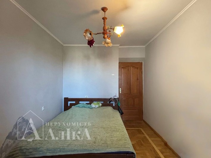 Продам простору 3-кімнатну квартиру поруч з центром - фото 1