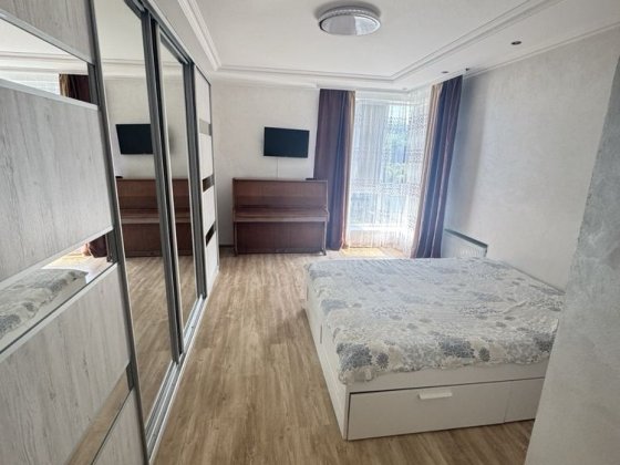 1 -квартира м.Канів