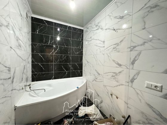 Продам 2-о кімнатну квартиру у новому та зданому будинку,ЖК Молодіжний Кам'янець-Подільський