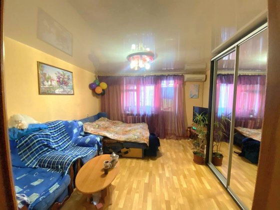 Продам 3к квартиру в кирпичном доме ! Чорноморськ