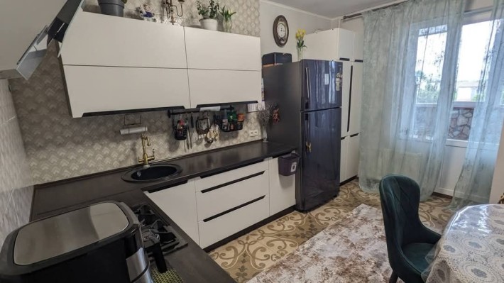 Продам 2 комнатную в Молодёжном жк Уютный - фото 1