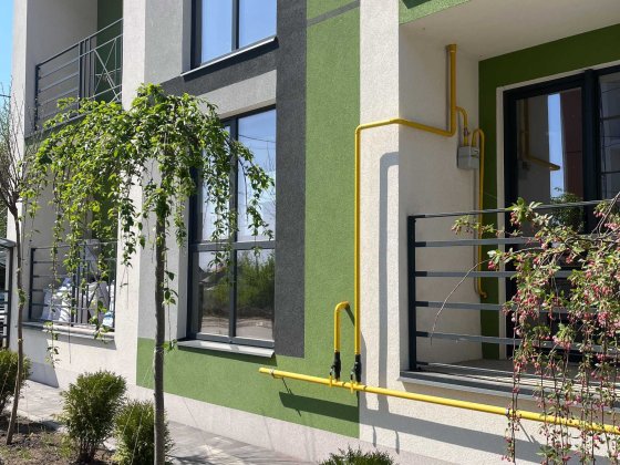 Квартира з газовим опаленням та балконом в зданому будинку Гостомель