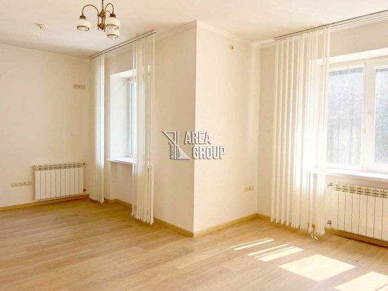 Продається однокімнатна квартира в центрі міста. Кам'янець-Подільський