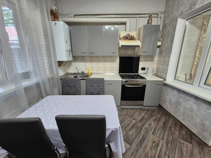 Сімейна 3-кімнатна з своїм двориком у передмісті Чорноморську - фото 1