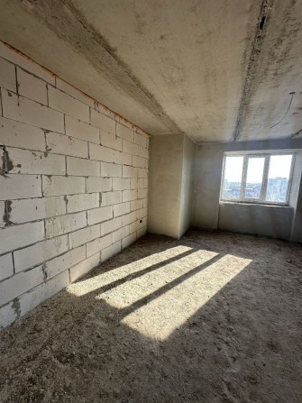 Продам 2 х кімнатну квартиру в центрі міста в зданому будинку - фото 1