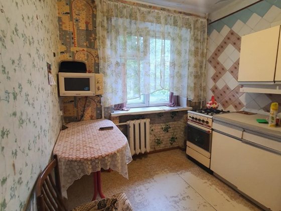 Продам, срочно, 3 к.кв., второй этаж,в Черноморске. Чорноморськ