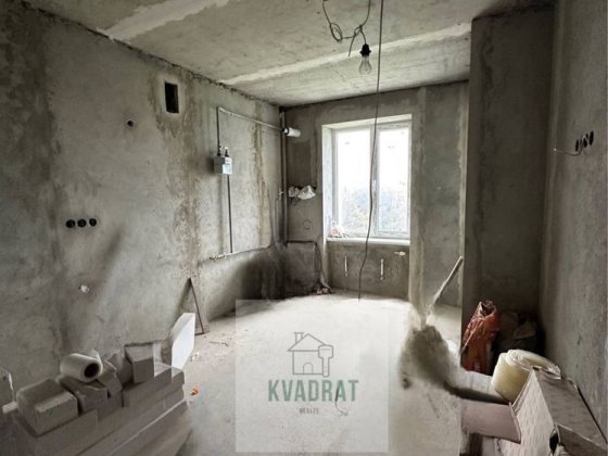 Продам велику 2-кімнатну квартиру,готову під ваш ремонт Кам'янець-Подільський