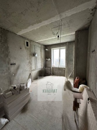 Продам велику 2-кімнатну квартиру,готову під ваш ремонт - фото 1