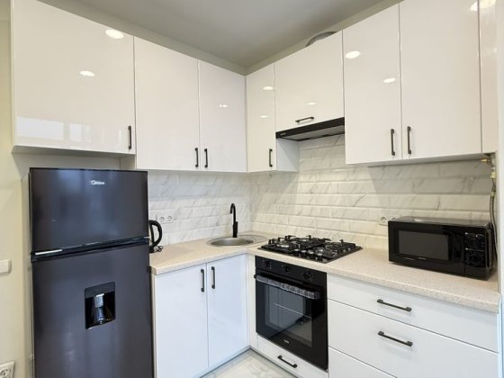 2 к квартира з новим ремонтом та меблями. Центр Гостомеля Гостомель