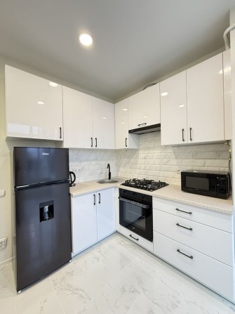 2 к квартира з новим ремонтом та меблями. Центр Гостомеля - фото 1