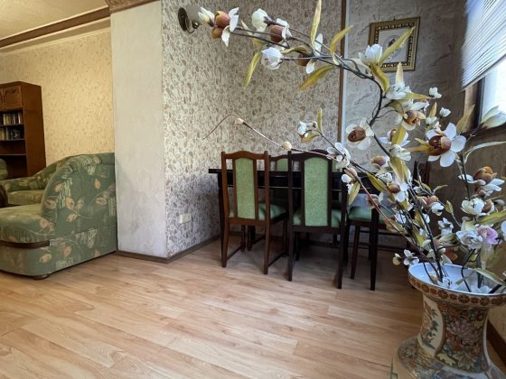 Добротная трешка в центре Черноморск