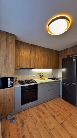 Трикімнатна, Центр, з ремонтом - фото 1