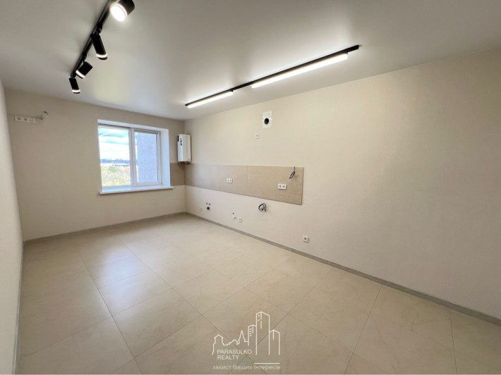 Продам простору 2-кімнатну квартиру поряд з центром міста! - фото 1