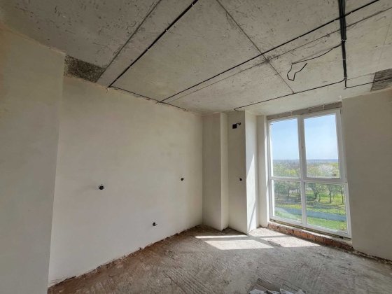 Продам чудову 3-к. квартиру у зданому будинку під чистовий ремонт Каменец-Подольский