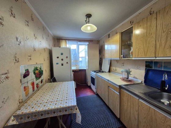 Трьошка чешка на першому поверсі з лоджією жилий стан Черноморск