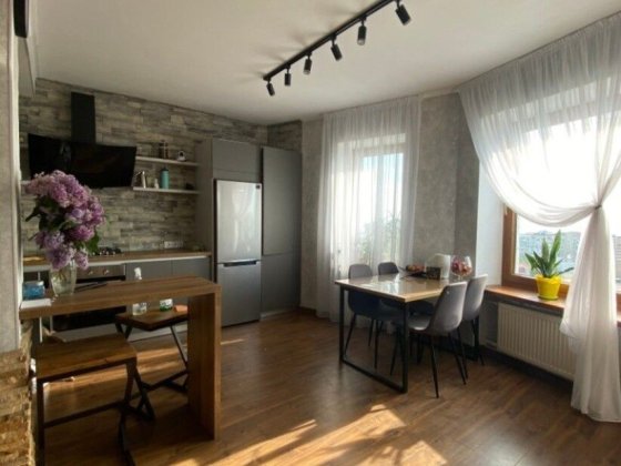 Продам 4 кімнатну квартиру Чорноморськ