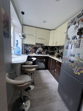 Продам трикімнатну квартиру в районі військового містечка - фото 1