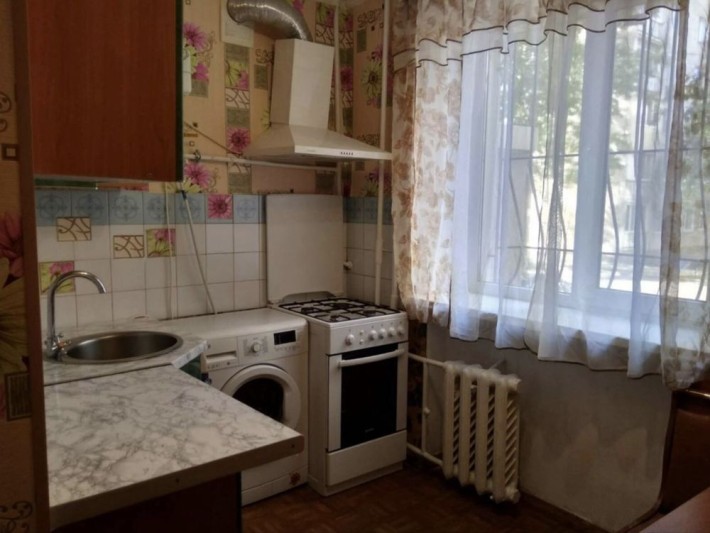 В продаже 1к к-ра,40м2,низкий этаж,тёплый кирпичный дом! - фото 1