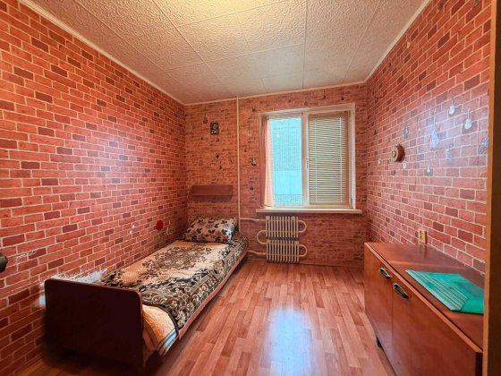 Продам 4 комнатную квартиру в жилом состоянии на В.Шума Чорноморськ