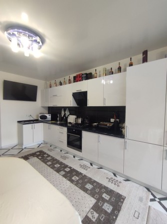 Классная 2-комнатная квартира в новом доме - фото 1