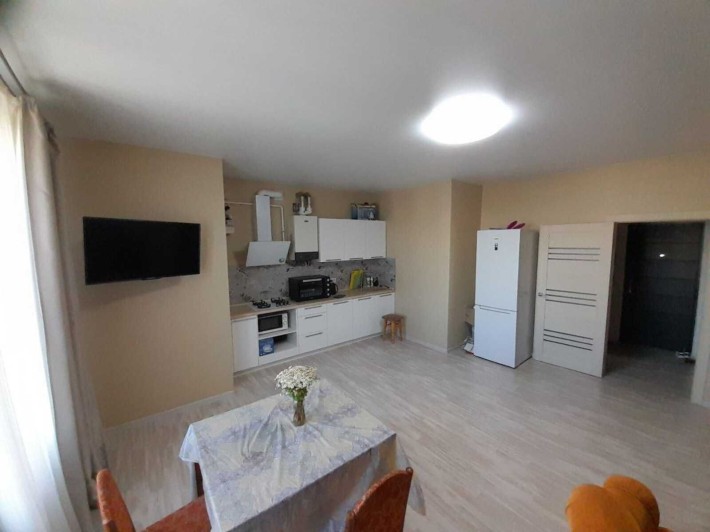 Шикарна, великих розмірів квартира з ремонтом євро м.Чорноморськ - фото 1