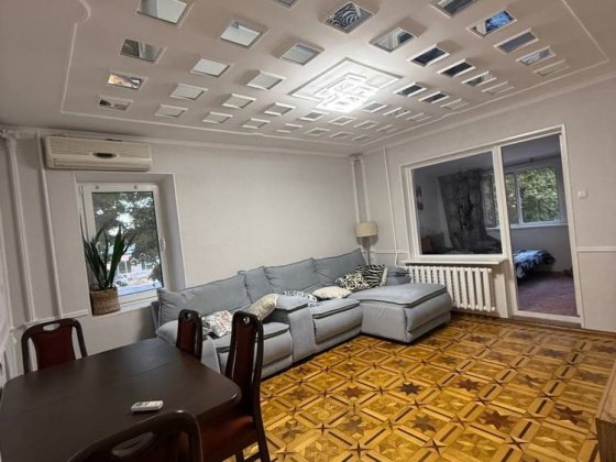 Квартира с хорошим ремонтом. Кладовка на этаже Черноморск