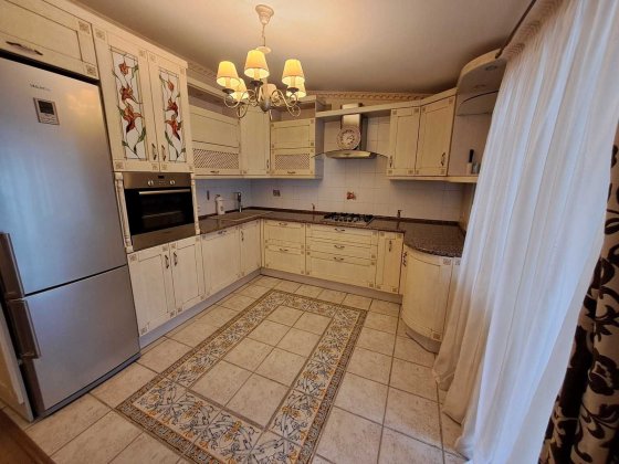 Простора та стильна квартира в центрі Чорноморська Черноморск