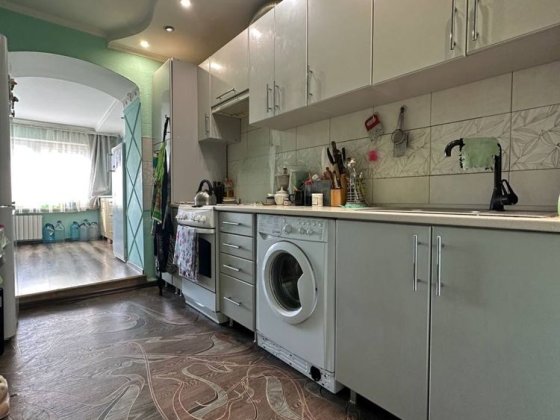 Паркова , 2 поверх , 4х кімнатна квартира Чорноморськ