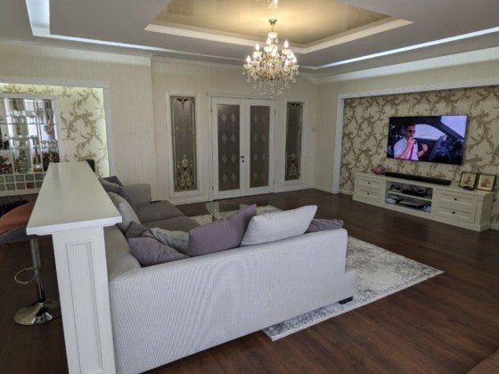 Большая трехкомнатная квартира с видом на море в 'Монолите' Черноморск