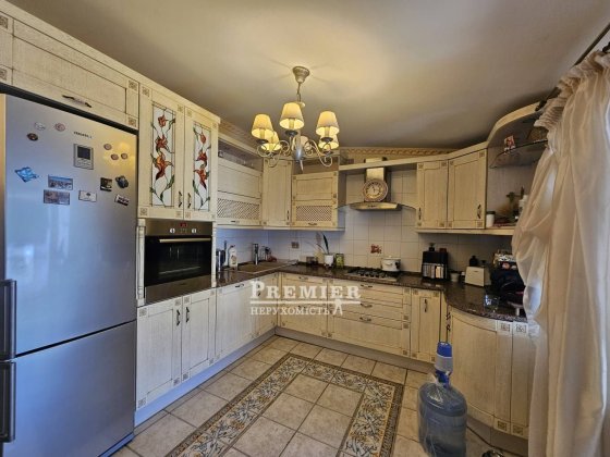 В продаже двухкомнатная квартира с кухней-студией Черноморск