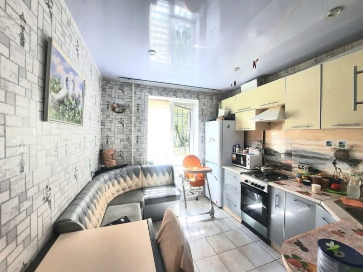 В продаже 2к.к-ра, центр города,низкий этаж, заходи и живи! - фото 1