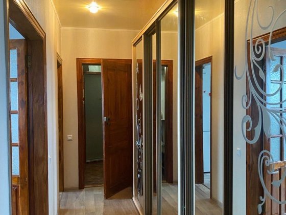 Продам 3 к.кв., 6 мікрорайон, буд. 2 Лозова