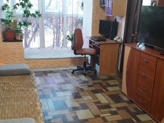 Продам 4х комнатную  квартиру (60кв.м) Лозовая