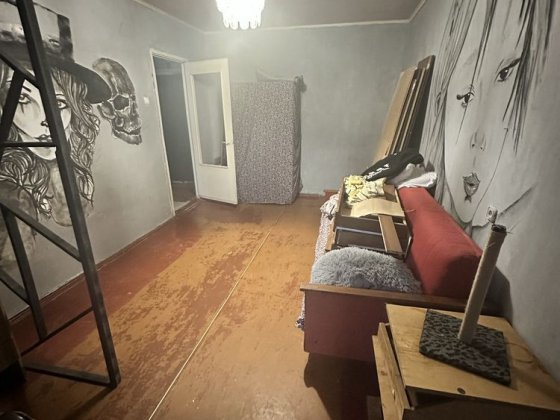 Продам 1 комнатную квартиру на 5 мкр. Лозова