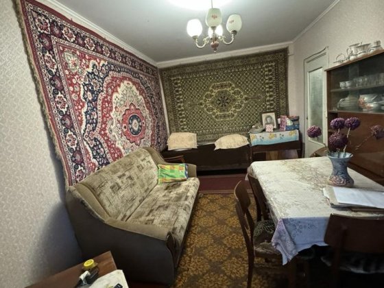 Продам 2-х кімнатну квартиру на 3- му мікрорайоні Лозова