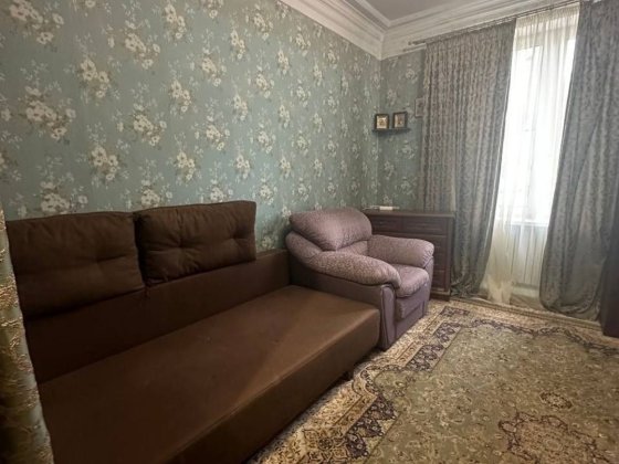 2-ком. 3- Этаж. Сталинка на площади Академическая 42. Краматорск