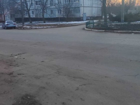 Продам квартиру на первом этаже 4ком 3мкр Лозова