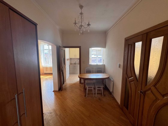 Продаж 3-кімнатної квартири в центральній частині вул. Недецеї Мукачево