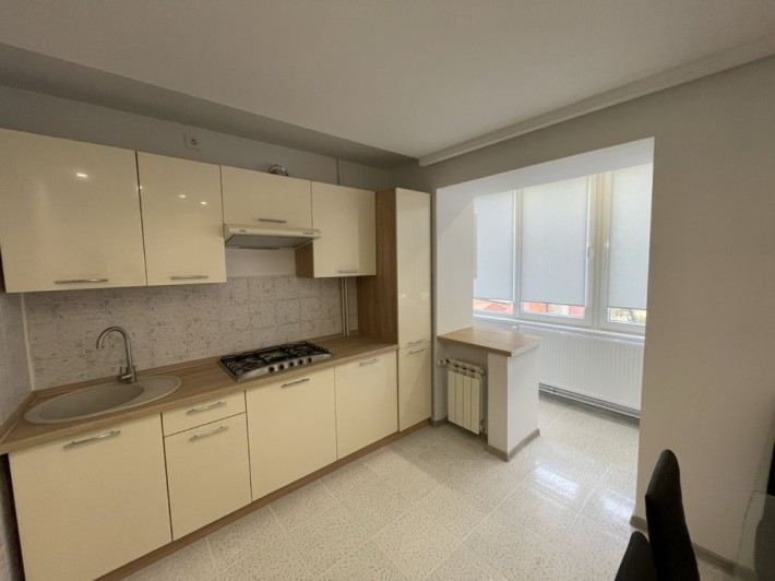 Продається трикімнатна квартира - фото 1