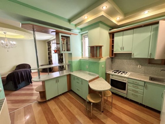 Квартира 3 кімнатна з видом на річку, центр, чешка, Парканія, Мукачеве