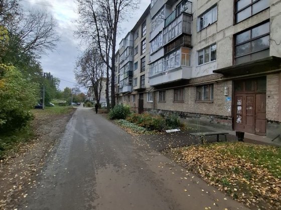 2-х кімнатна на Космонавтів 49 1-поверх Нежин