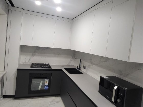 Продам 3 кімнатну квартиру в самому центрі міста... Звягель